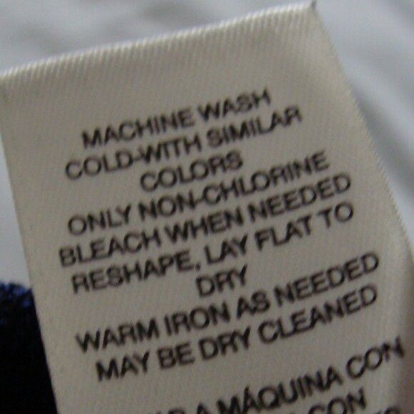 CHICO's Dark Blue Sleeveless Sweater Knit CREW Neck Top Sz 1 - Picture 5 of 6